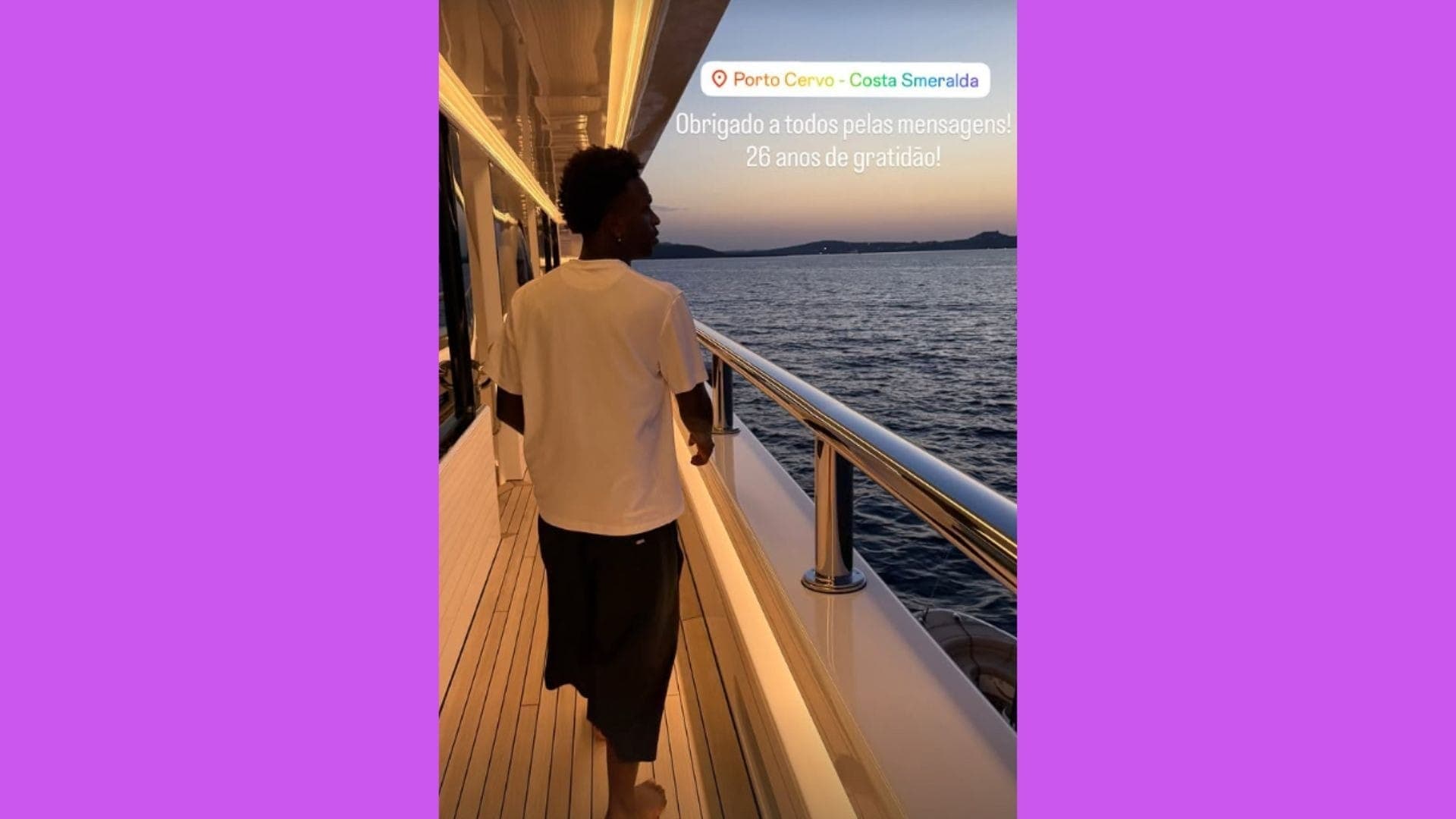 Vini Jr. em iate na Itália