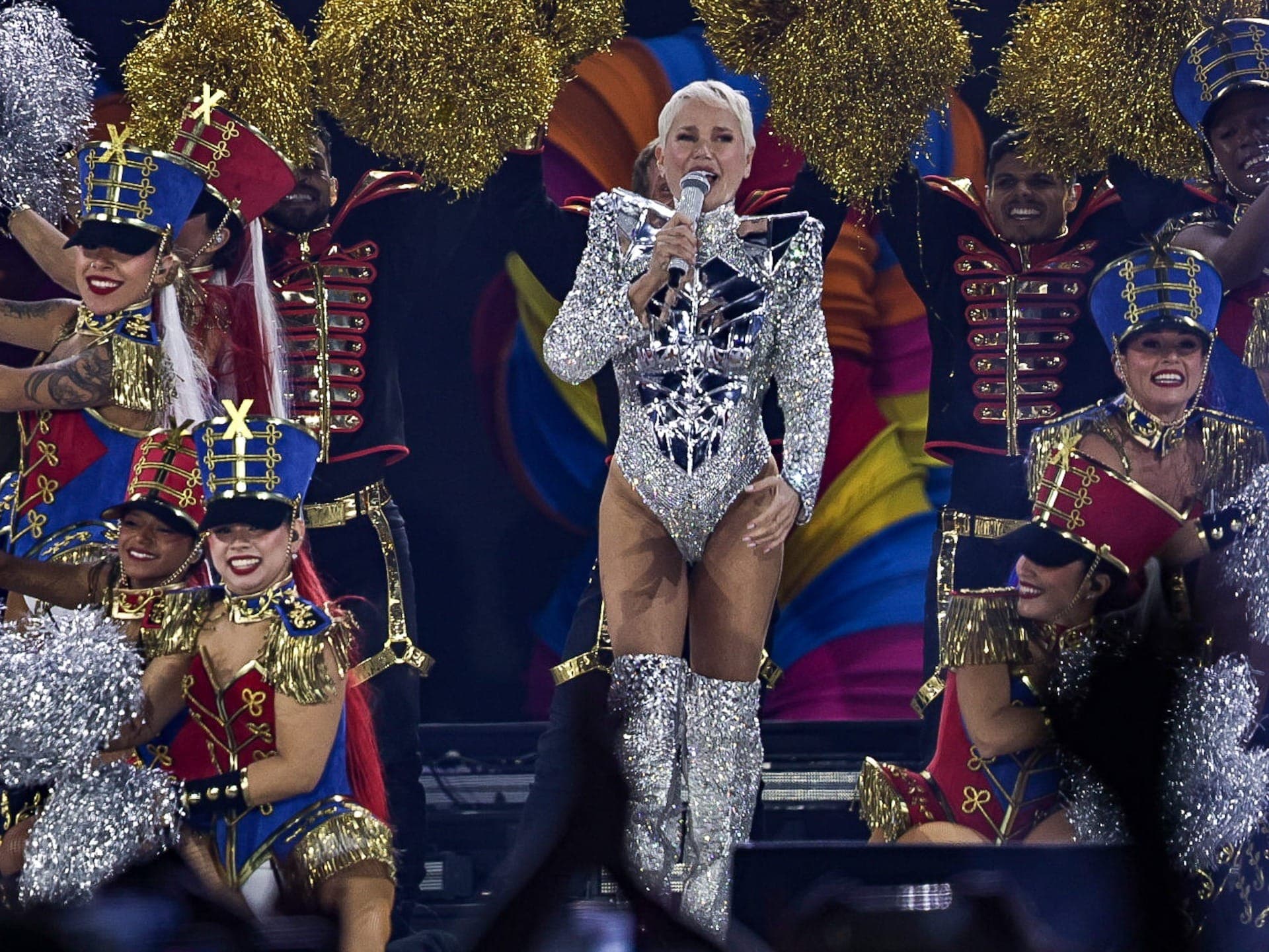 Xuxa agita São Paulo em estreia de turnê 