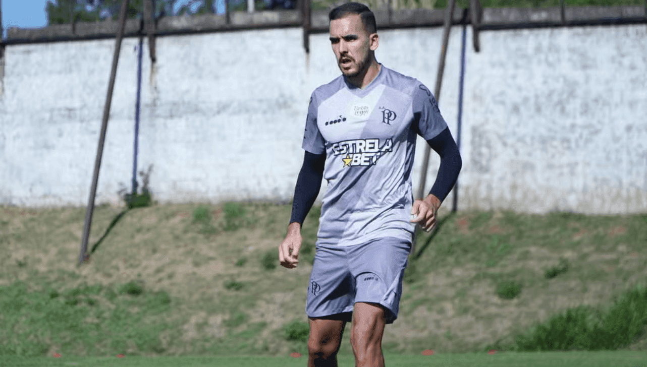 Luis Haquin treinando pela Ponte Preta, em 2024