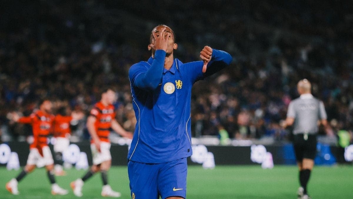 João Pedro comemora gol em amistoso do Chelsea