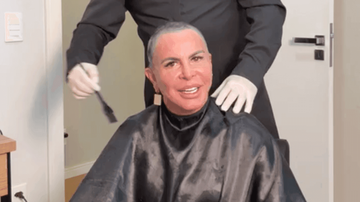 Gretchen surge careca em live do Instagram