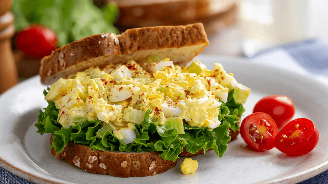 Sanduíche de salada de ovo