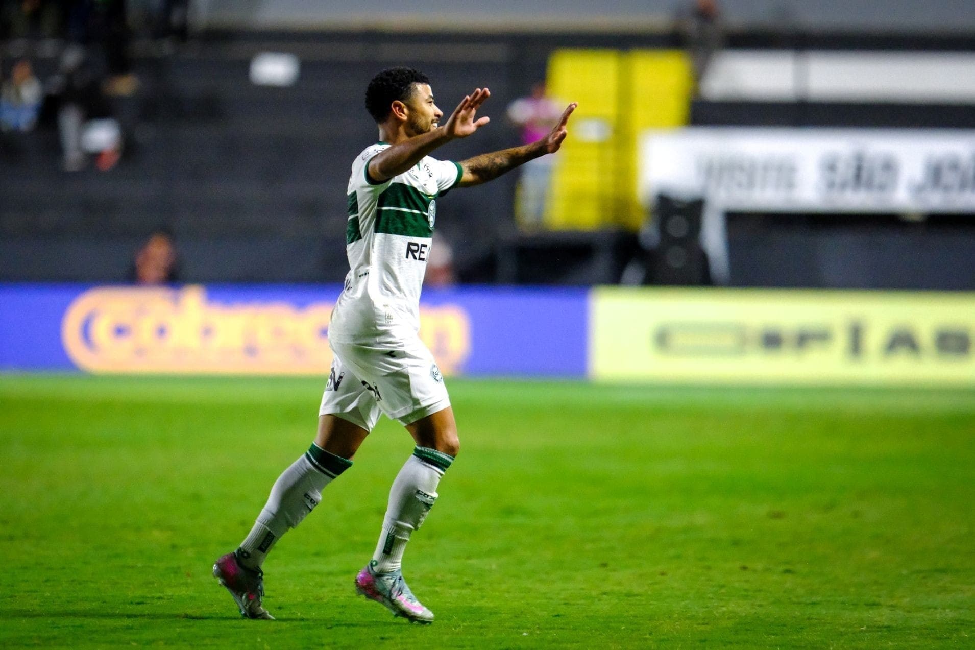 Coritiba confirmou a lesão neste sábado 