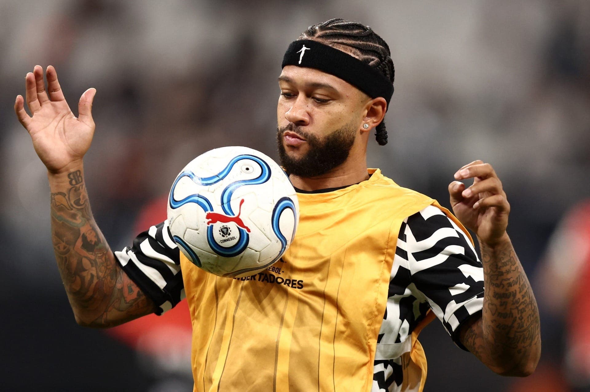 Memphis durante o aquecimento no Corinthians