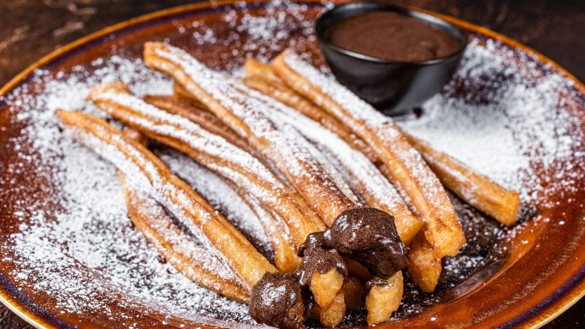 Saiba como preparar churros em casa