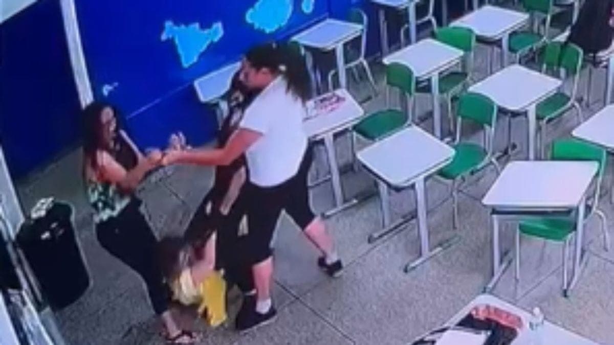 Professoras imobilizaram adolescente