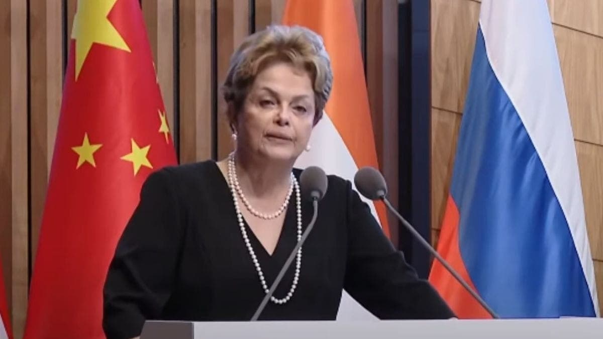 Dilma Rousseff durante discurso na posse da presidência do banco dos Brics, em Xangai