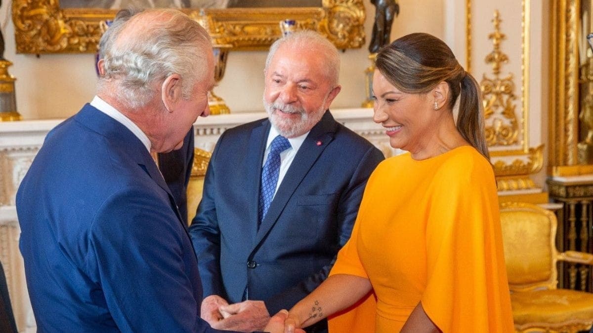 Lula e Janja com o rei Charles III em recepção no Palácio de Buckingham