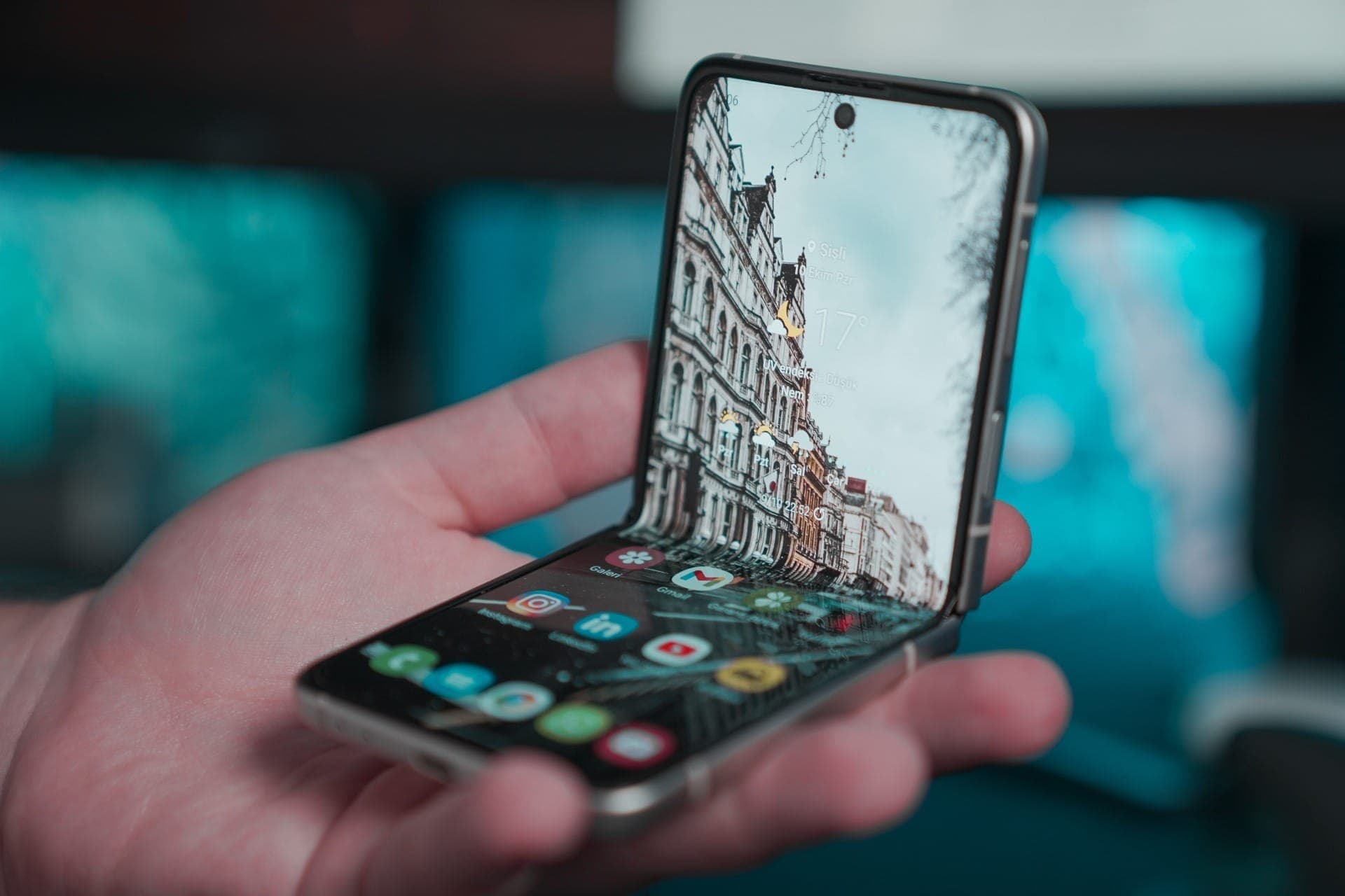 Celulares flip de volta ao mercado