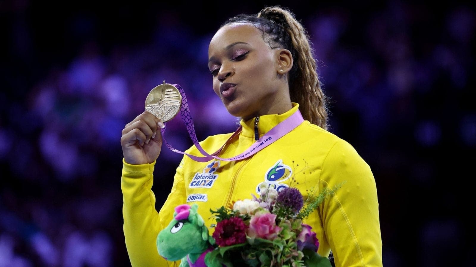 Rebeca Andrade é bicampeã mundial no salto