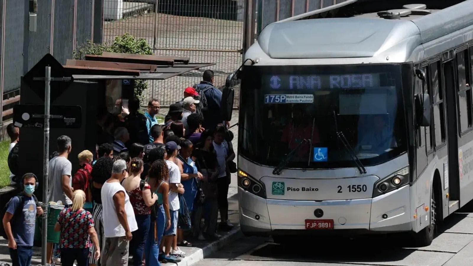 Saiba como pegar o ônibus de graça aos domingos