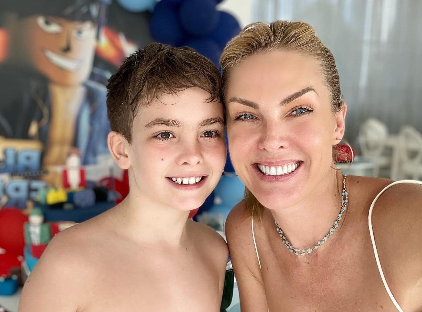 Ana Hickmann e o filho Alexandre