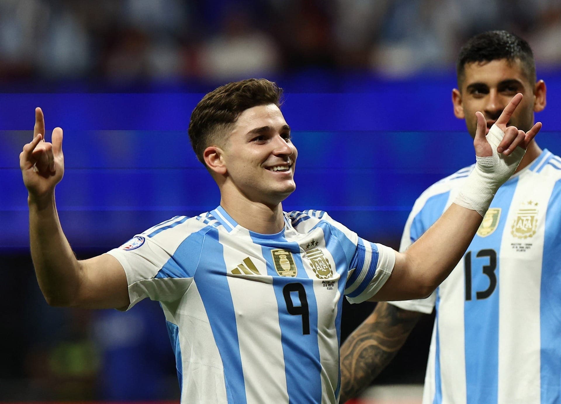 Julian Álvarez comemora gol da Argentina