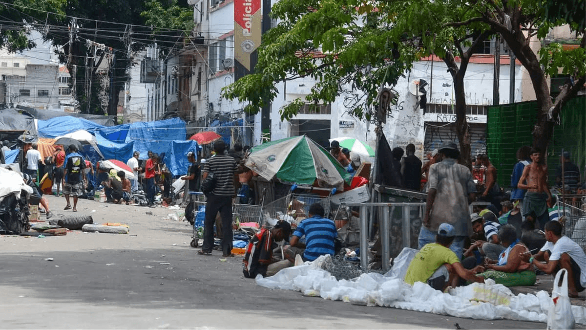 Grades são instaladas na Cracolândia 