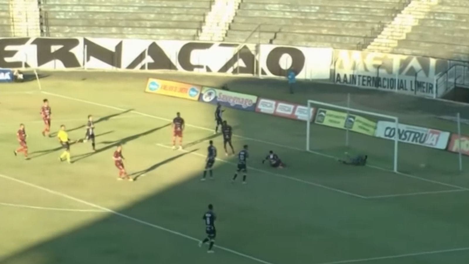 Jogo terminou com 3 x 0 