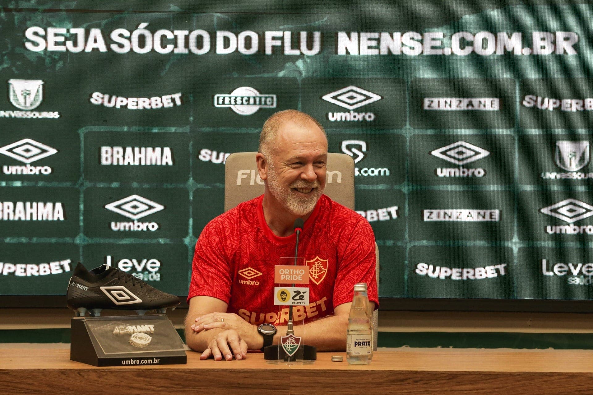 Mano Menezes é apresentado no Fluminense