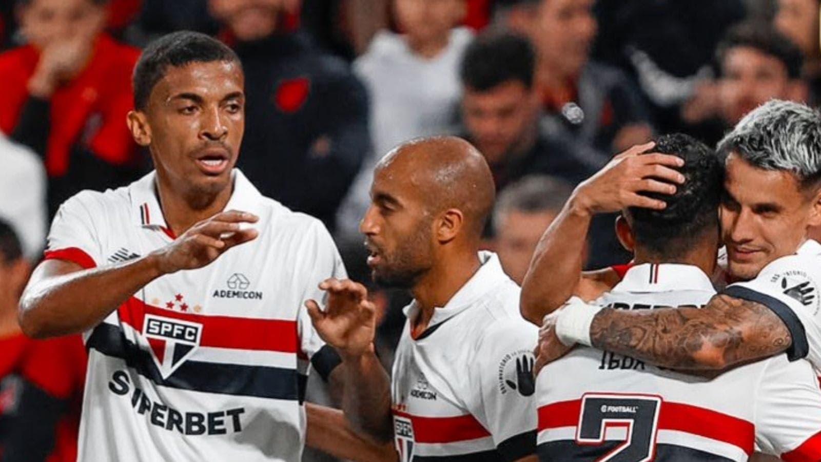 São Paulo vence Athletico