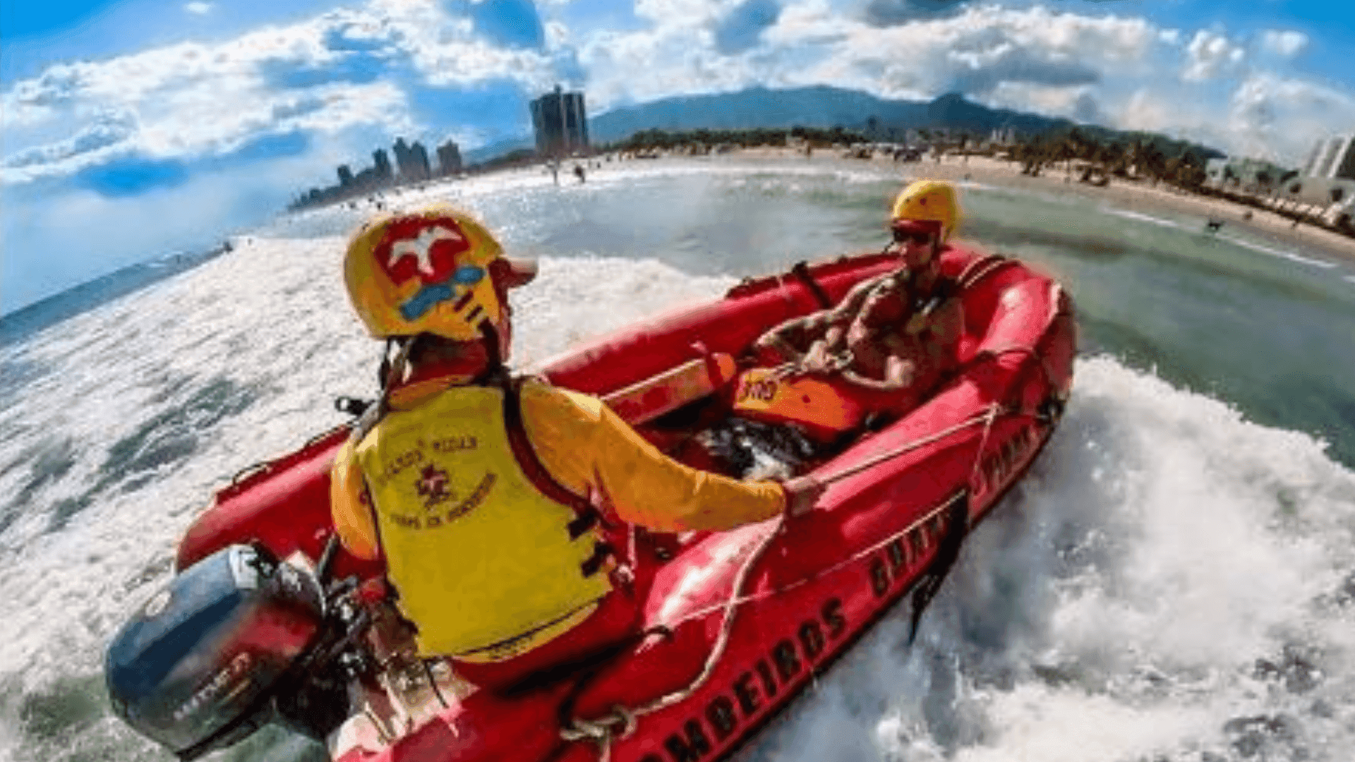 Criança de 12 anos morre afogada na Praia Grande em Ilhabela