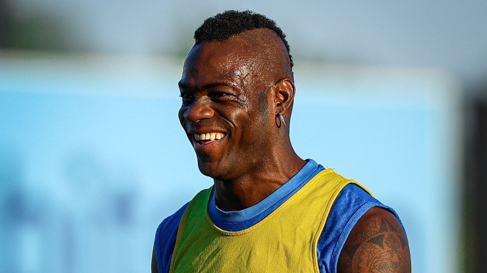 Mario Balotelli será o novo atacante do Genoa para a temporada