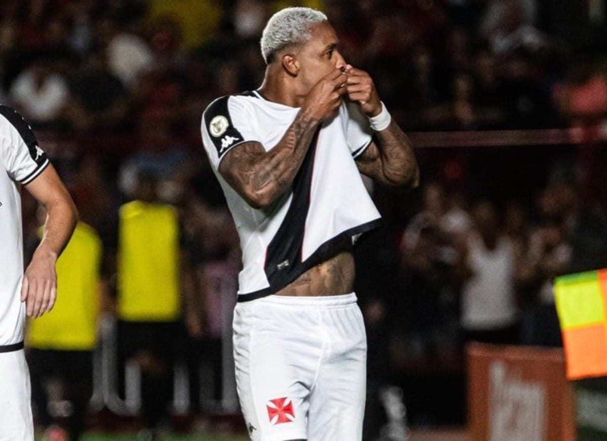 David comemora gol do Vasco