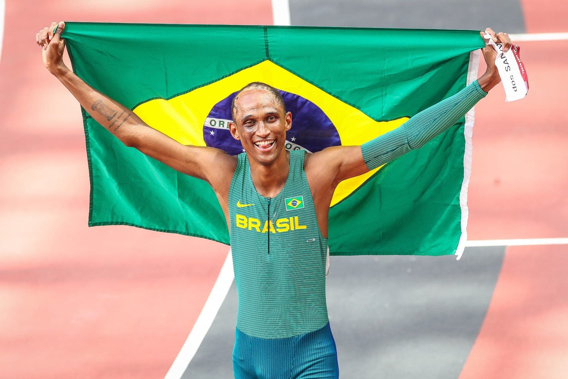 Alison dos Santos foi bronze em Tóquio