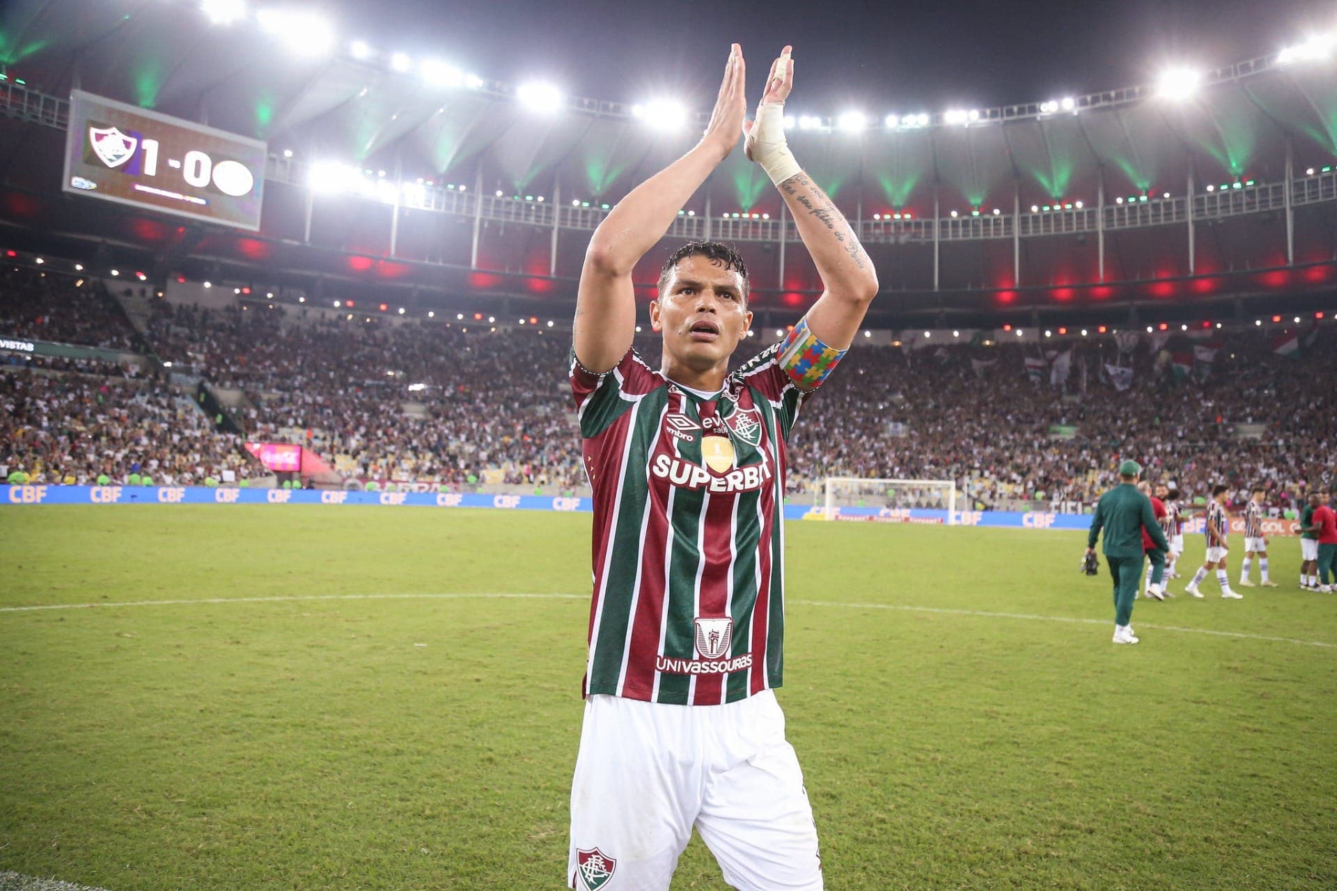 Thiago Silva comemora no Fluminense