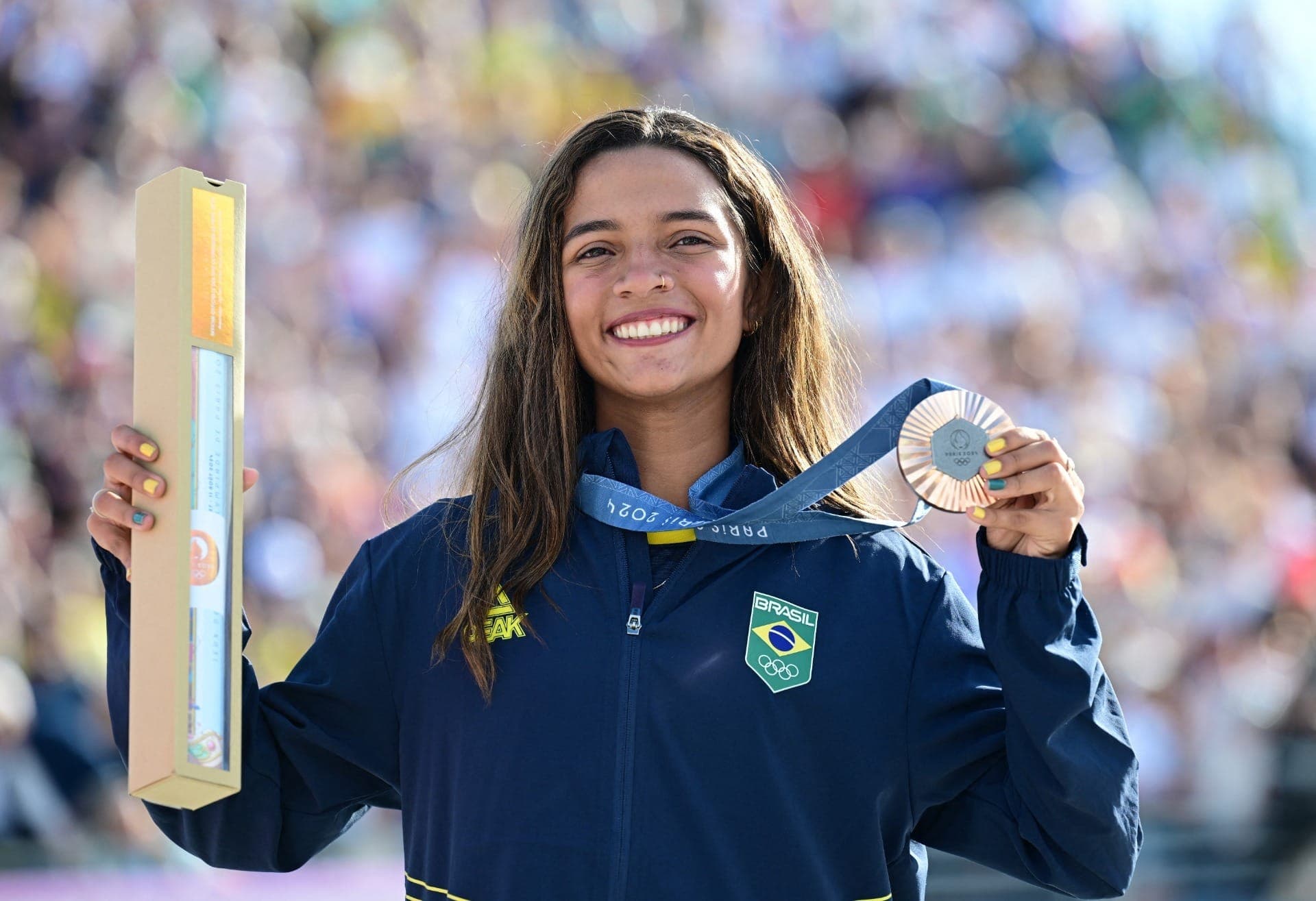  Rayssa Leal é bronze em Paris 