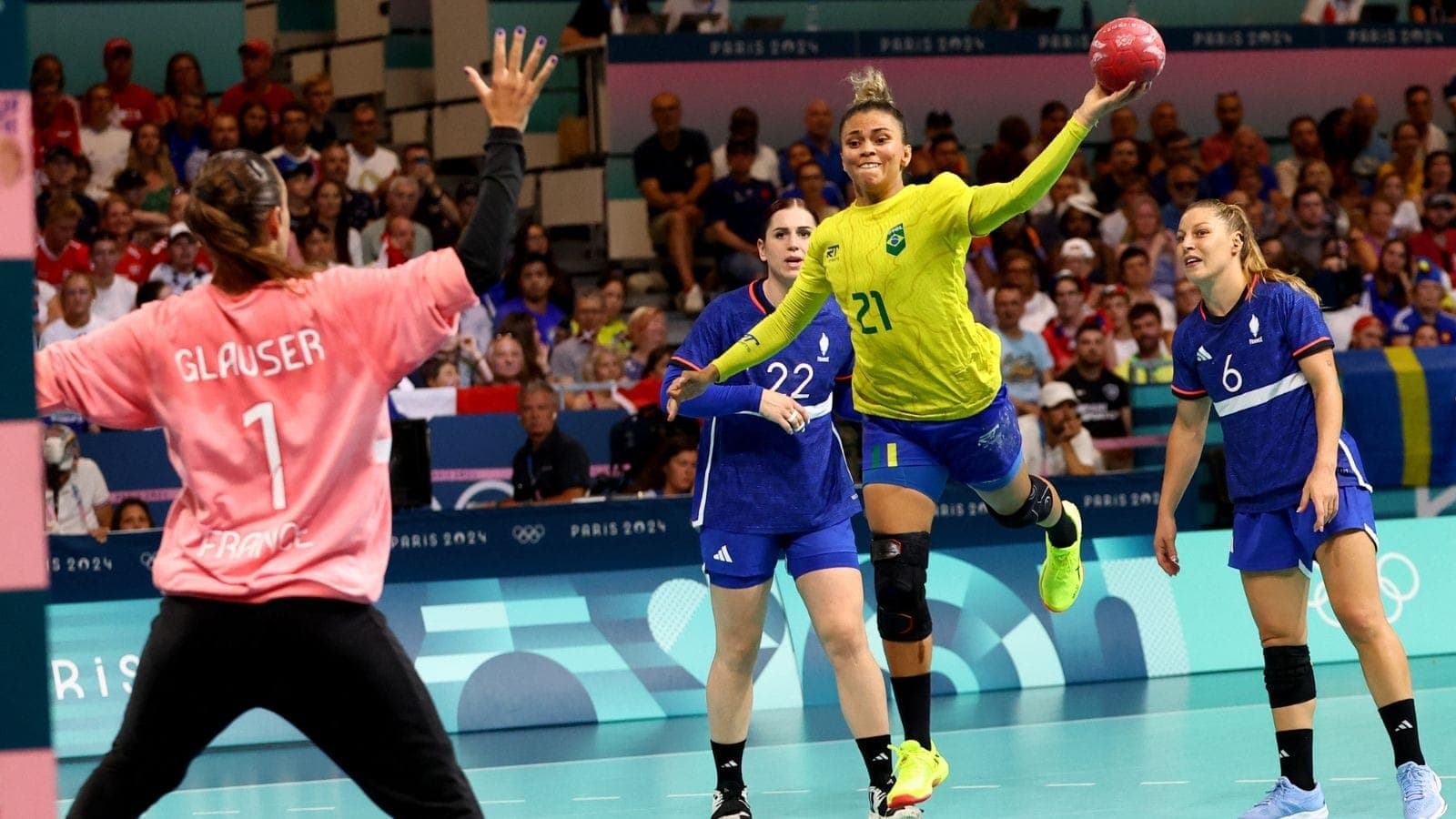 Adriana Cardoso na partida contra a França