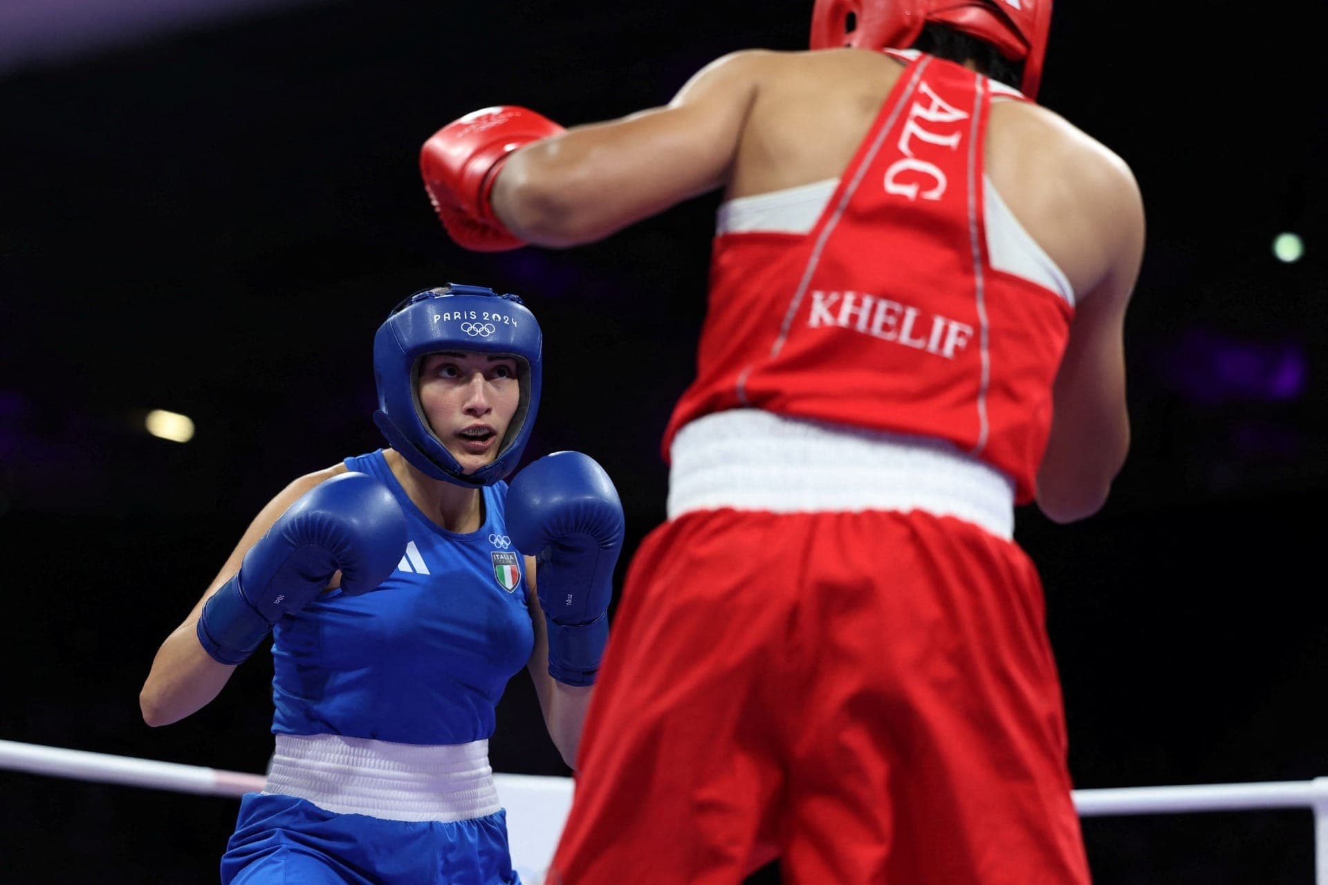 Angela Carini contra Imane Khelif