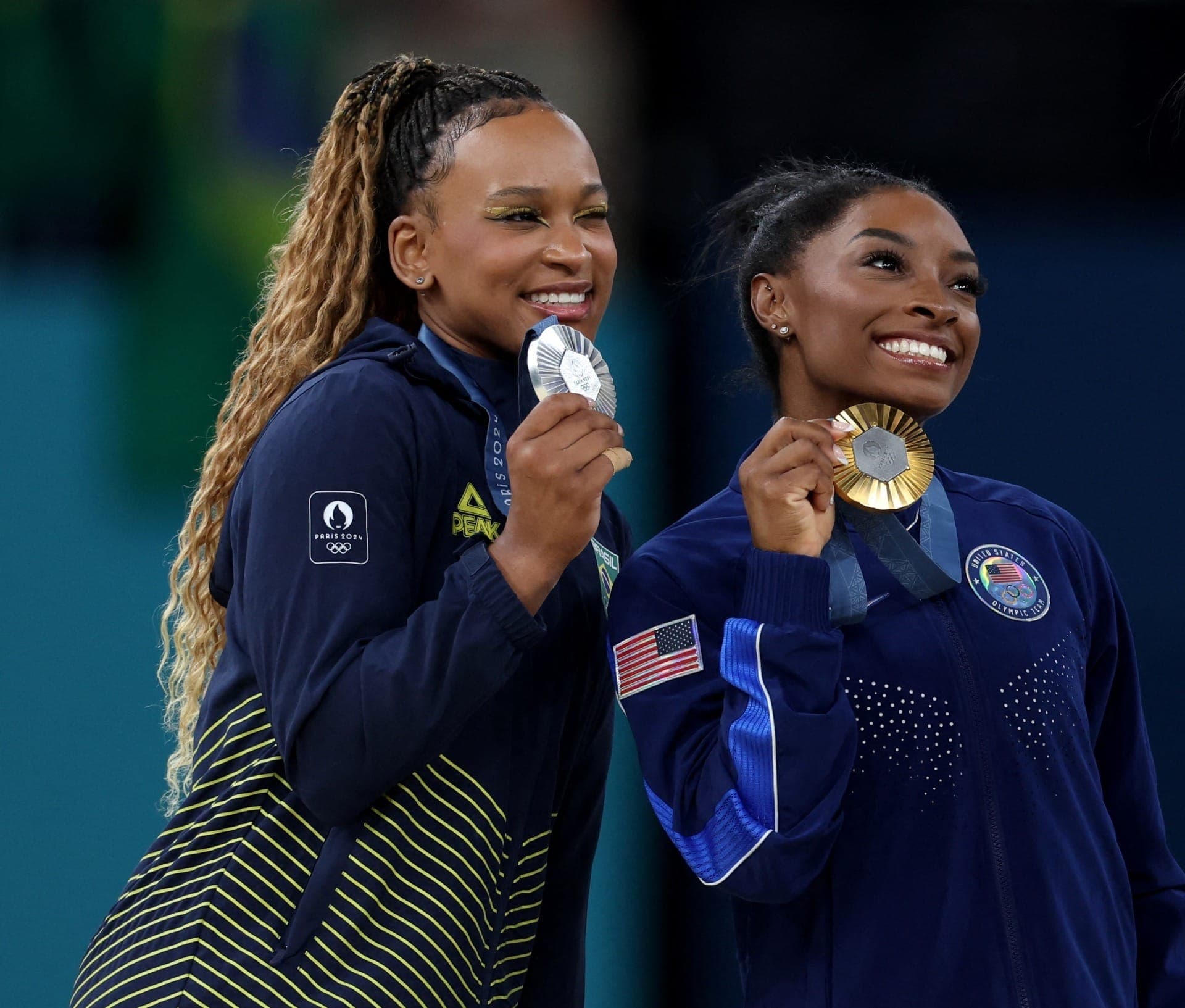 Rebeca Andrade e Simone Biles