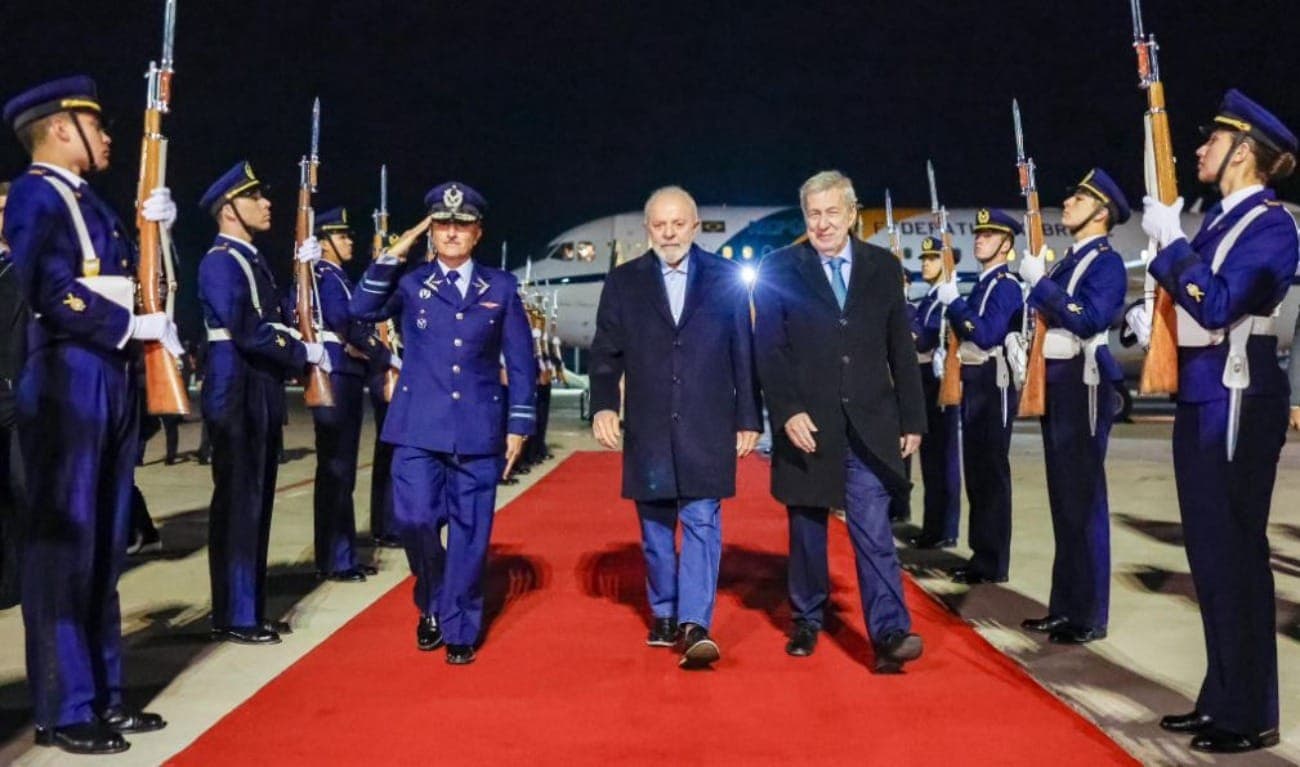 Lula chegando no Chile neste domingo (5)
