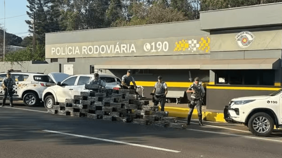 O veículo foi abordado em Pirapozinho