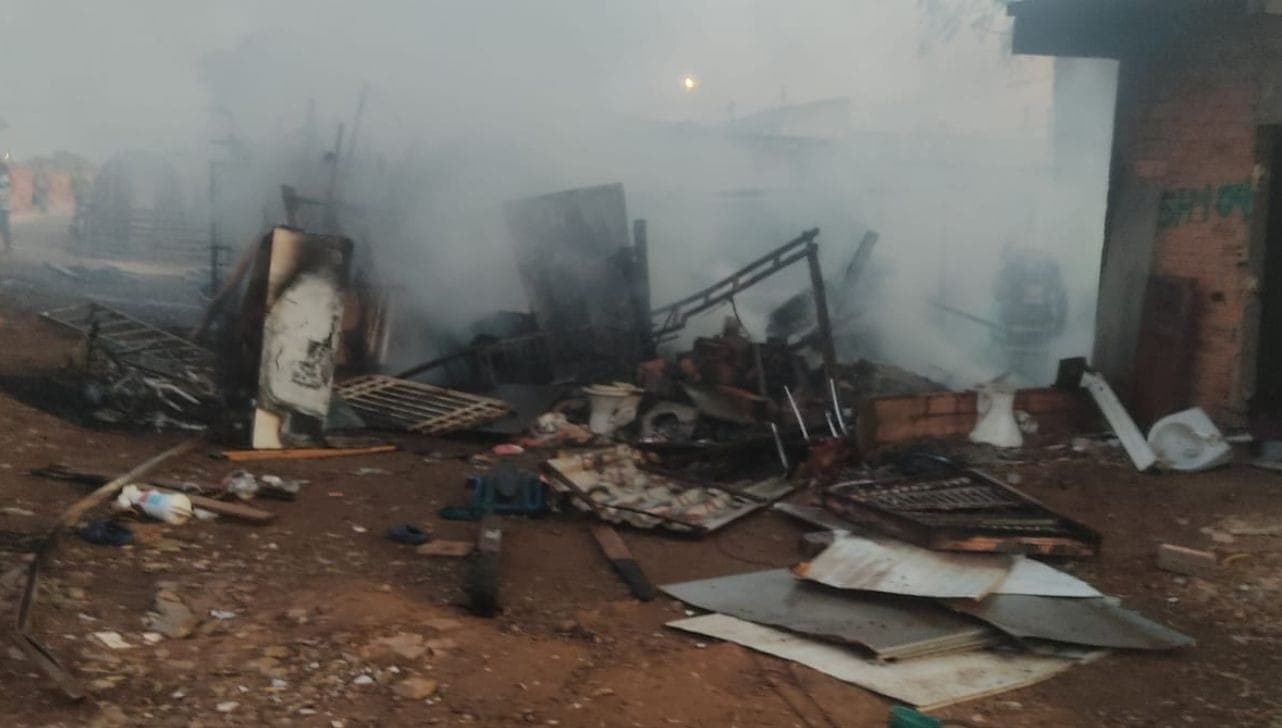 Incêndio atinge barracos em Campinas