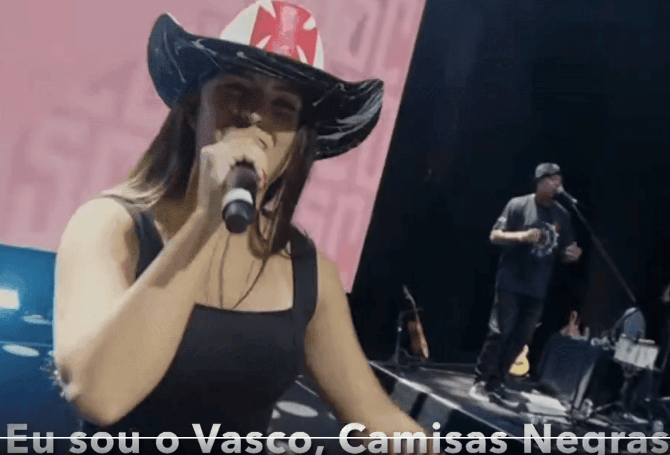 Luiza Andrade canta "Evidências vascaínas"
