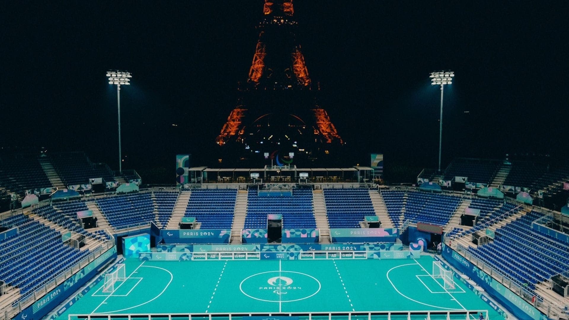 Futebol de cegos na Torre Eiffel