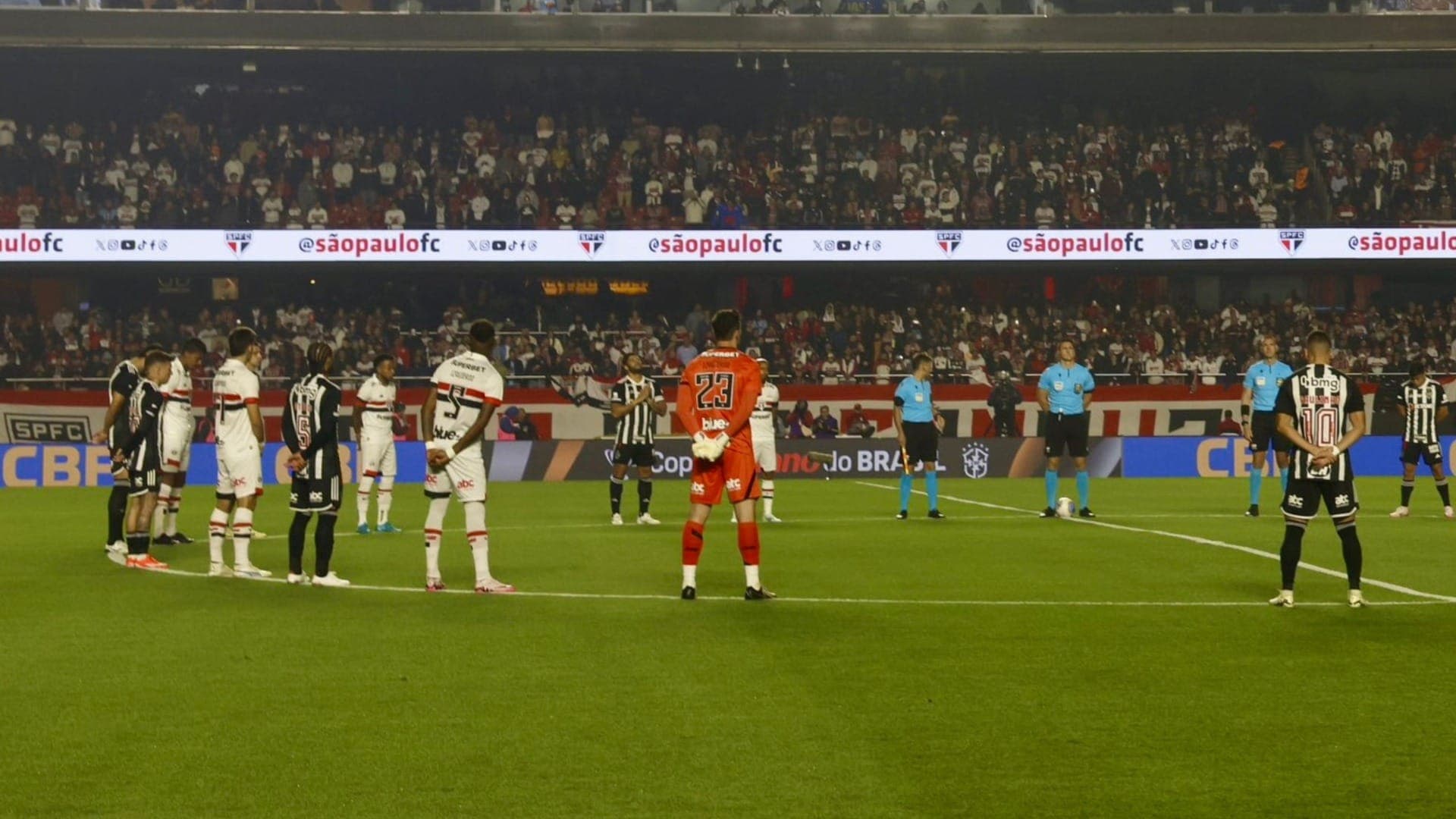 Homenagem a Izquierdo no jogo do São Paulo