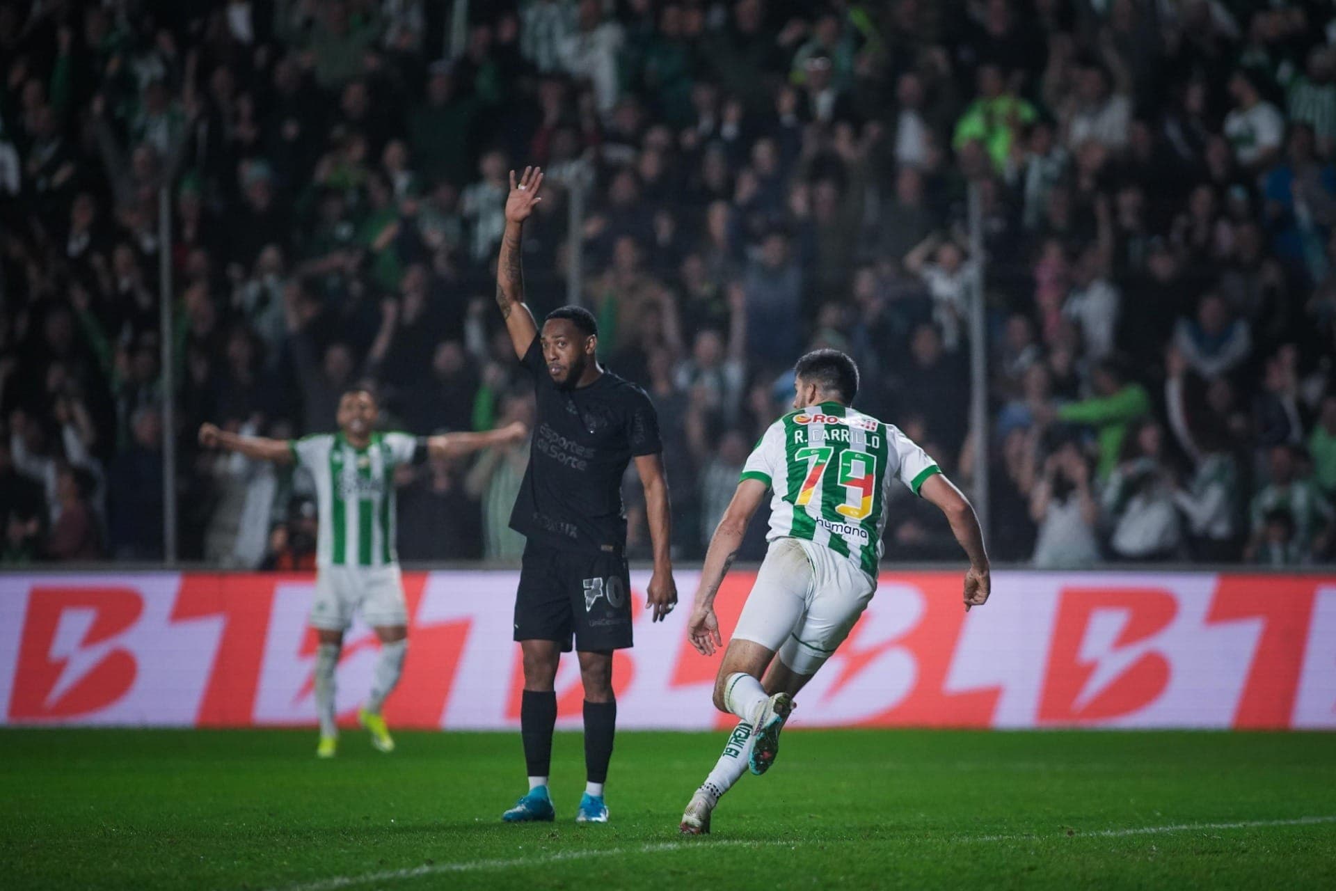 Carrillo comemora gol do Juventude