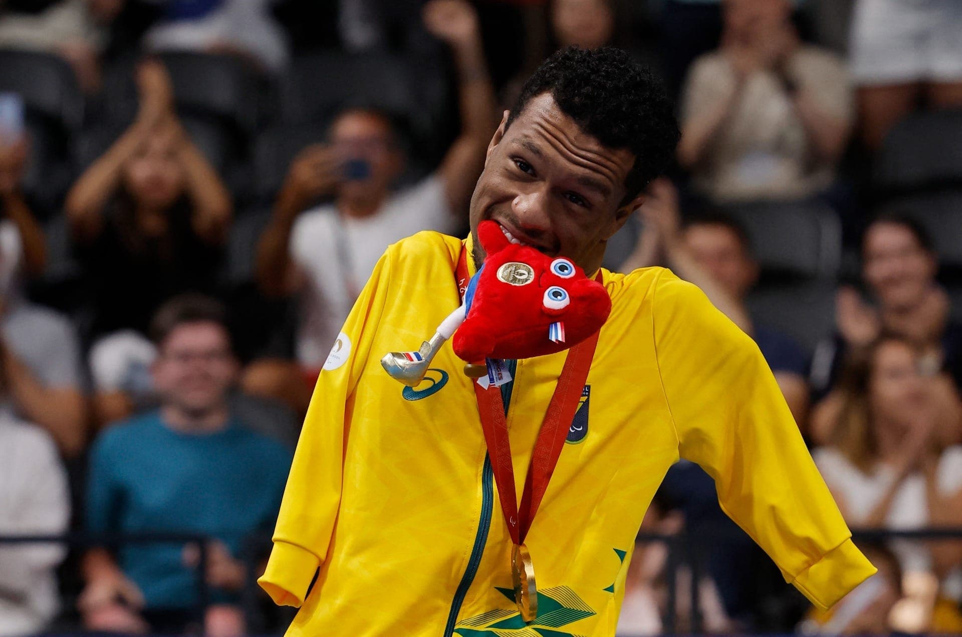 Gabrielzinho comemora 3º ouro em Paris-2024