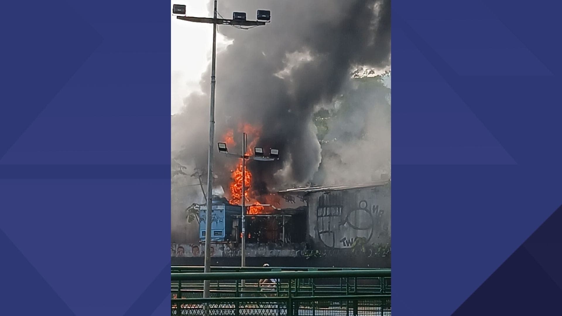 Canecão pega fogo