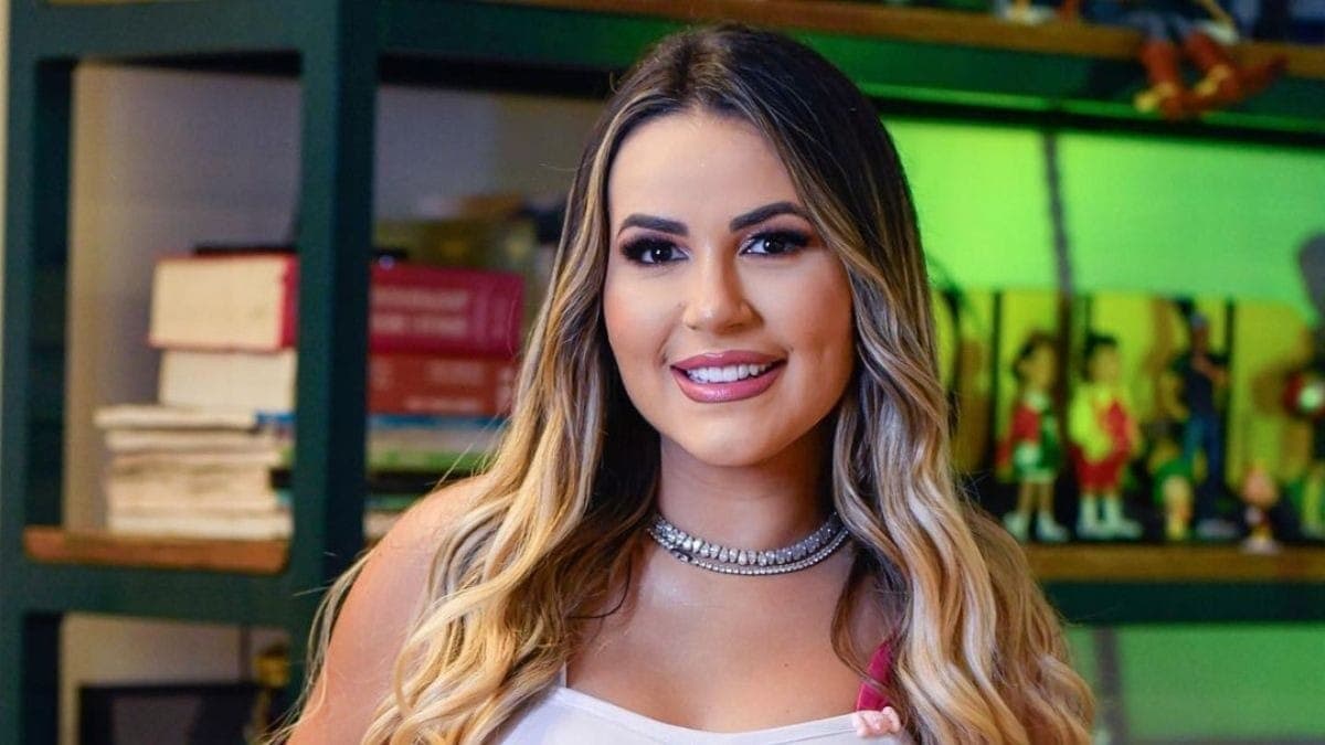 Deolane Bezerra