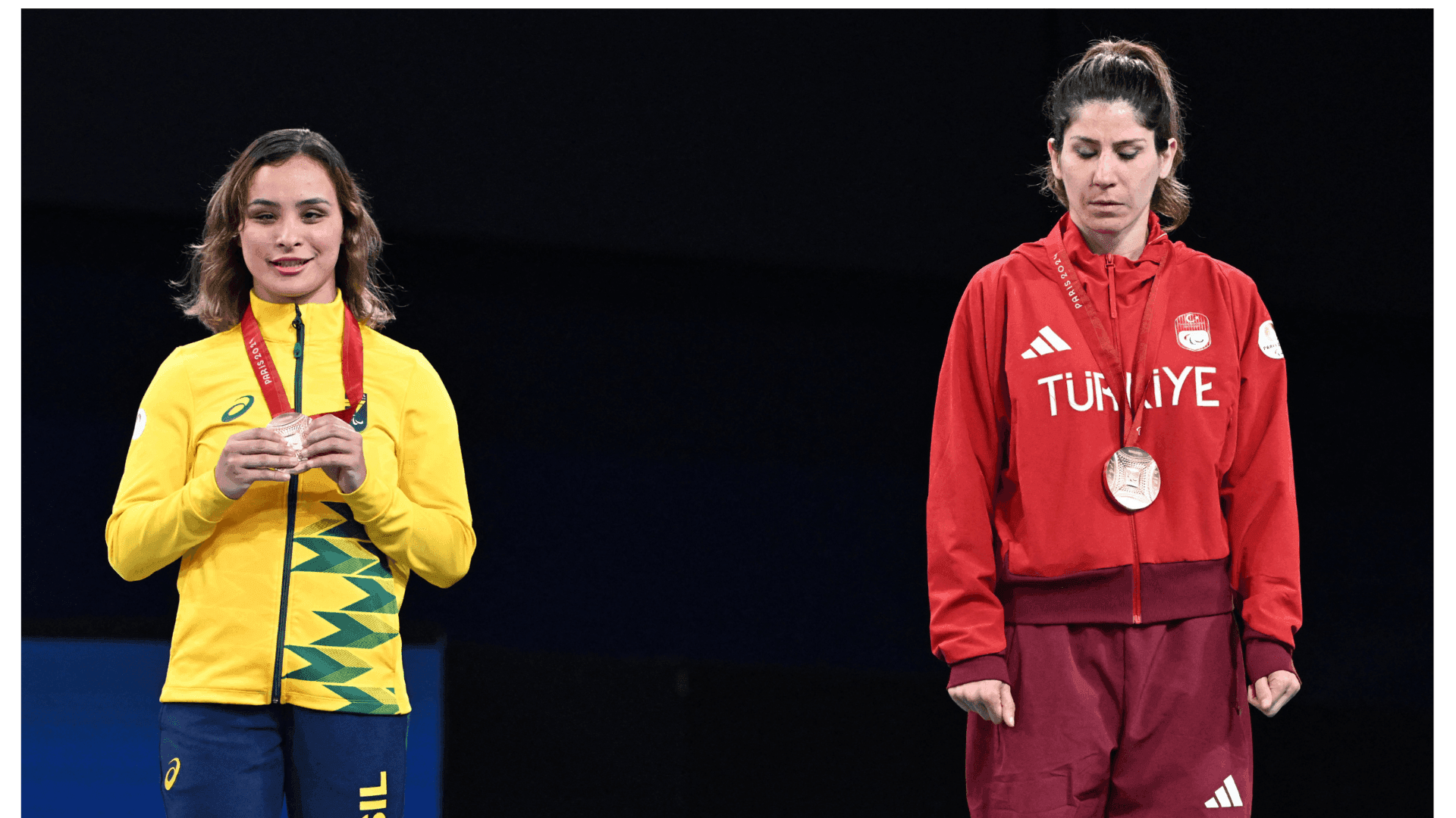 Rosicleide com a medalha de bronze no pódio