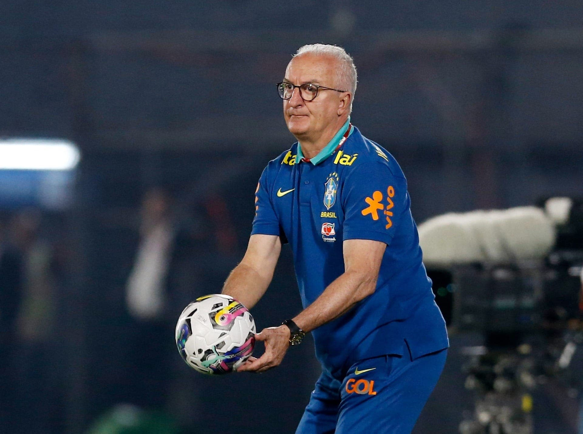 Dorival Júnior na partida contra o Paraguai 