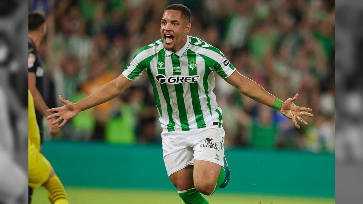 Vitor Roque no Betis