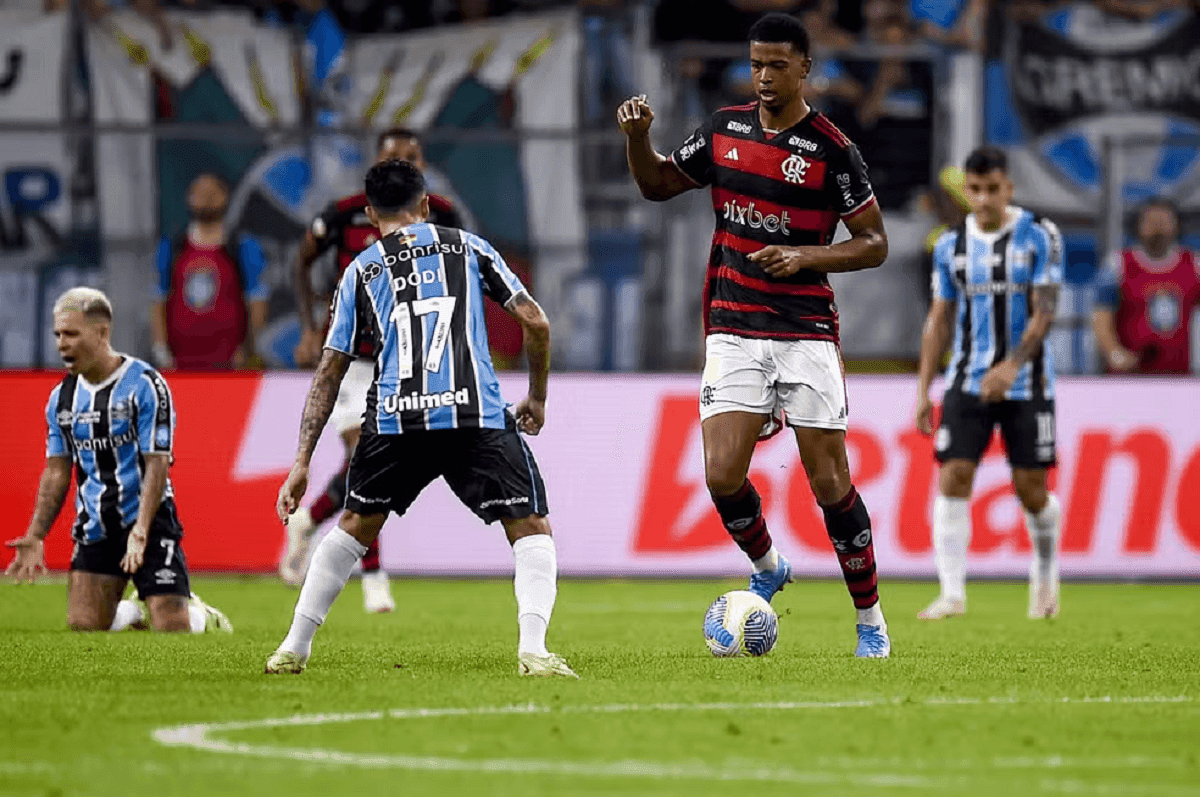 Carlinhos, do Flamengo, sofre racismo