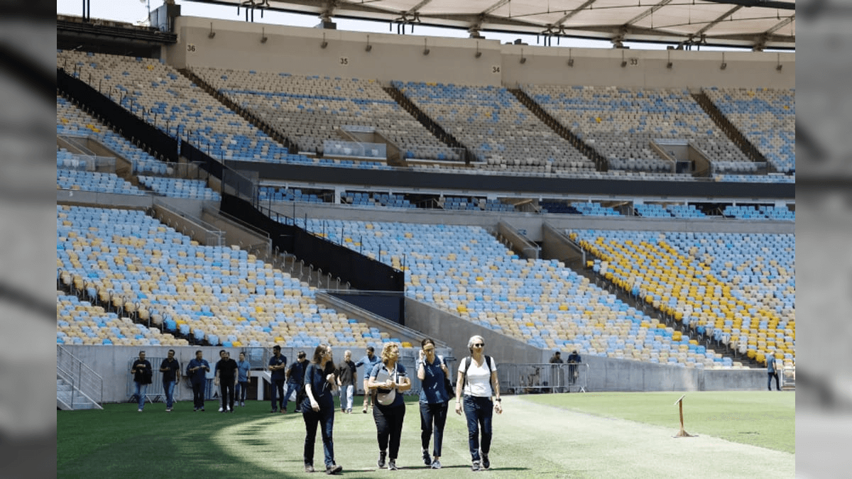 Equipe de especialistas da Fifa no Maracanã