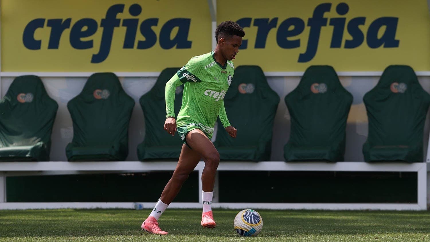 Estêvão treina no Palmeiras