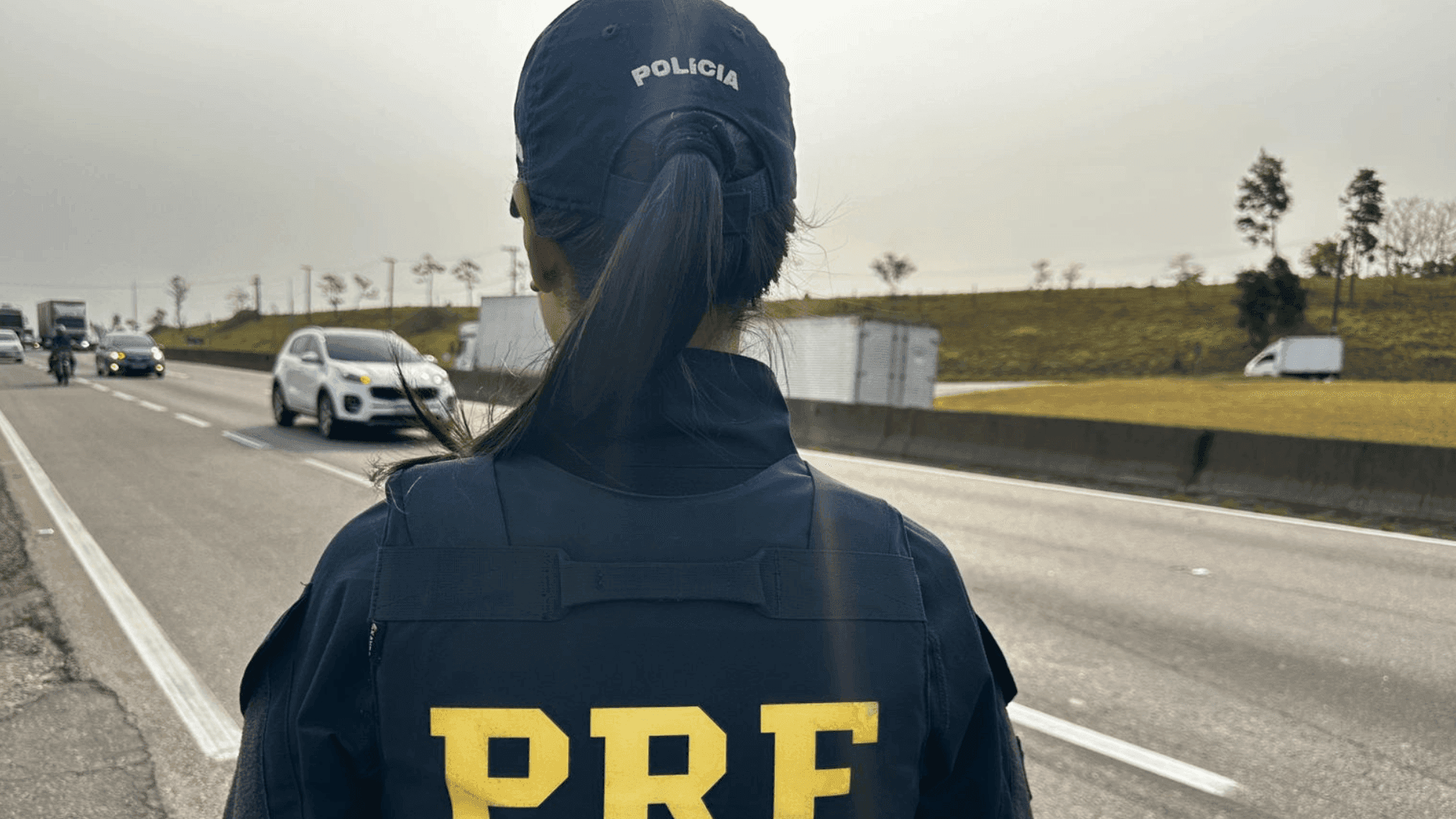 De acordo com a PRF, policiais realizaram uma abordagem em um veículo e encontraram 6.552 pinos de cocaína