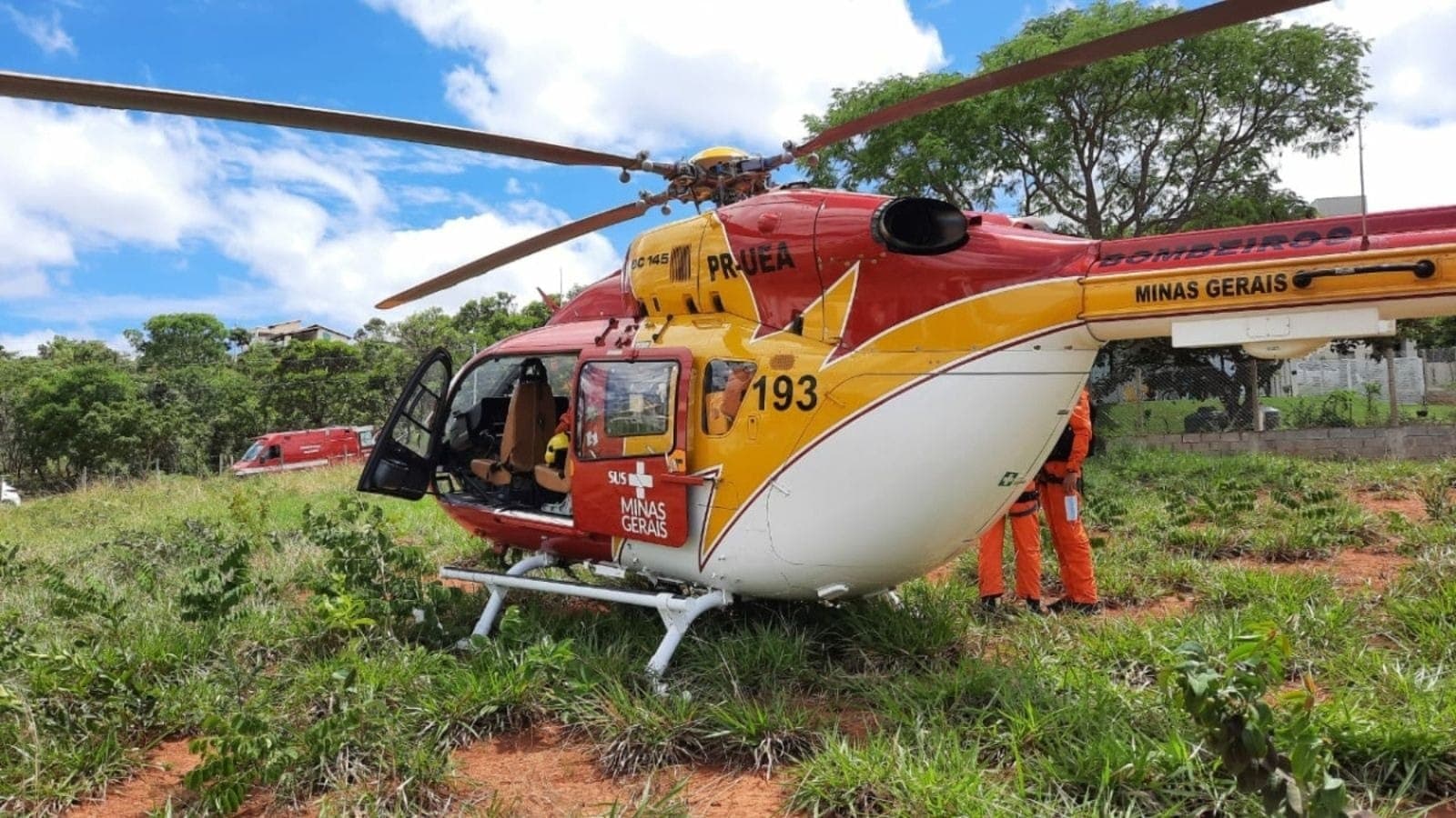 Helicóptero dos bombeiros de Minas Gerais
