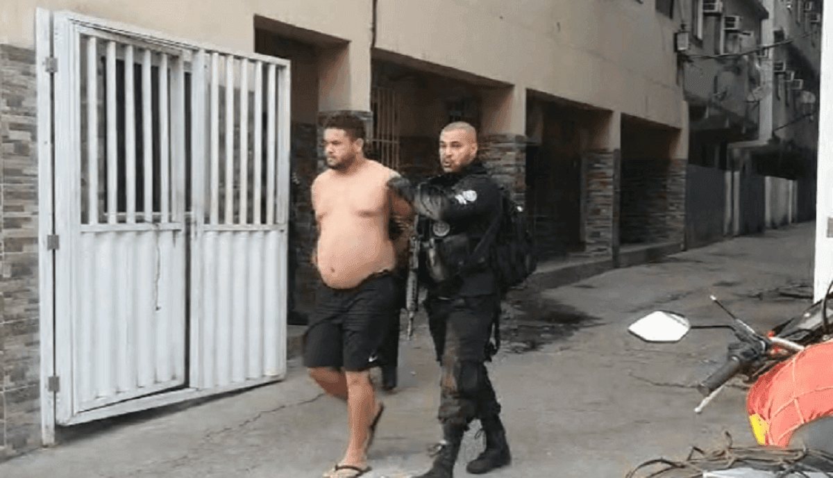 Os agentes cumprem 20 mandados de prisão