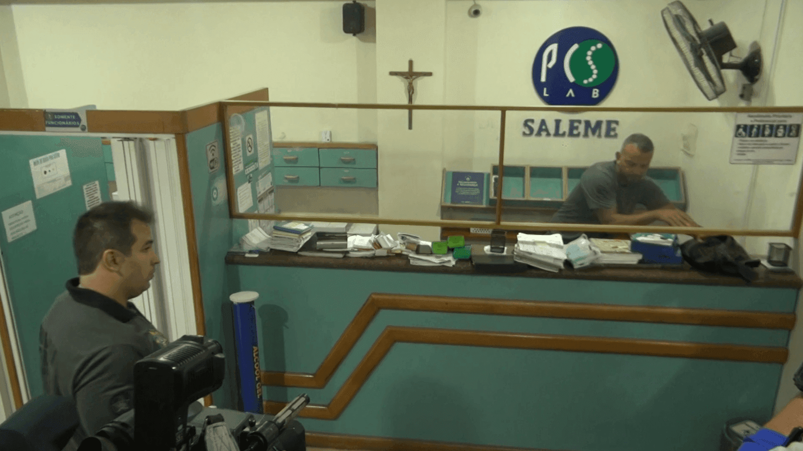 Polícia Civil no laboratório PCS